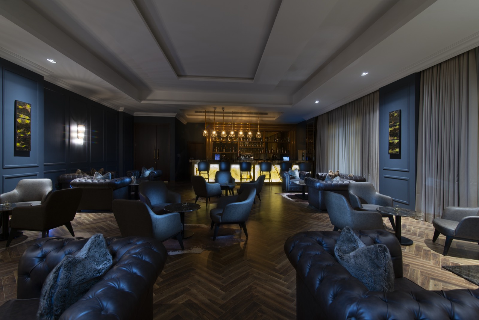 The cigar lounge in blue velvet and herringbone parquet