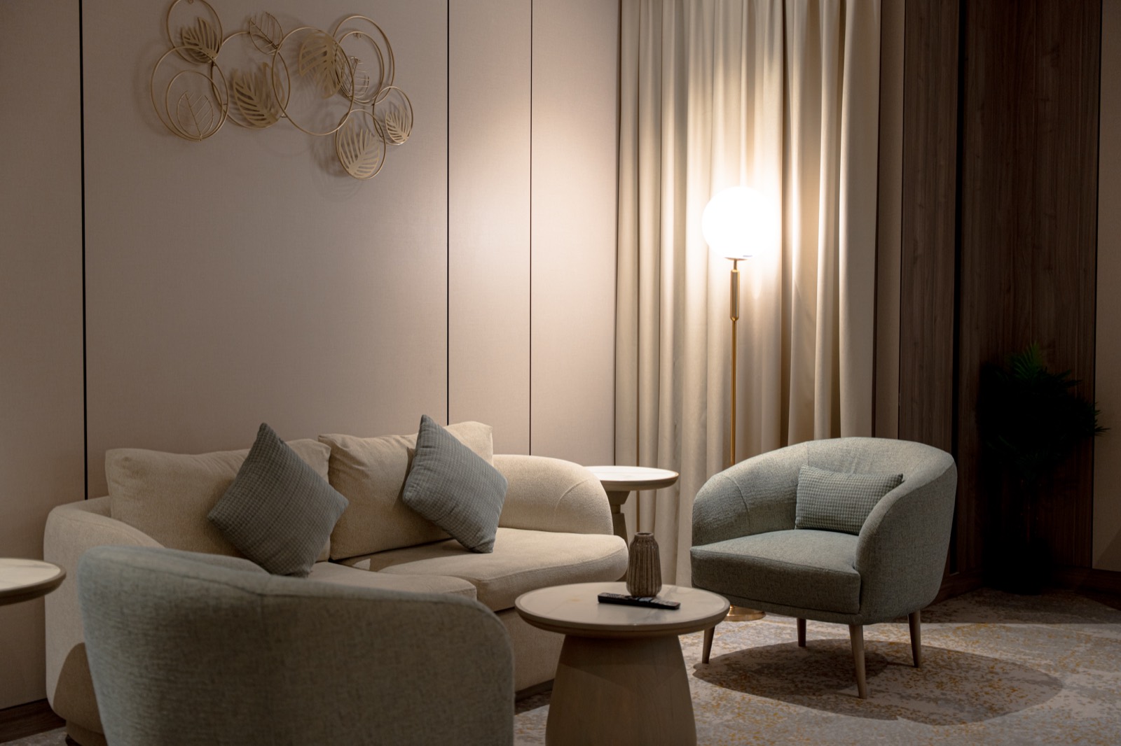 Sofa and armchairs in the Junior Suite living room